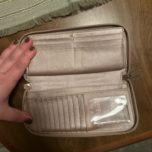 Gold Michael Kors Tote Bag & Wallet - Picture 2 of 5